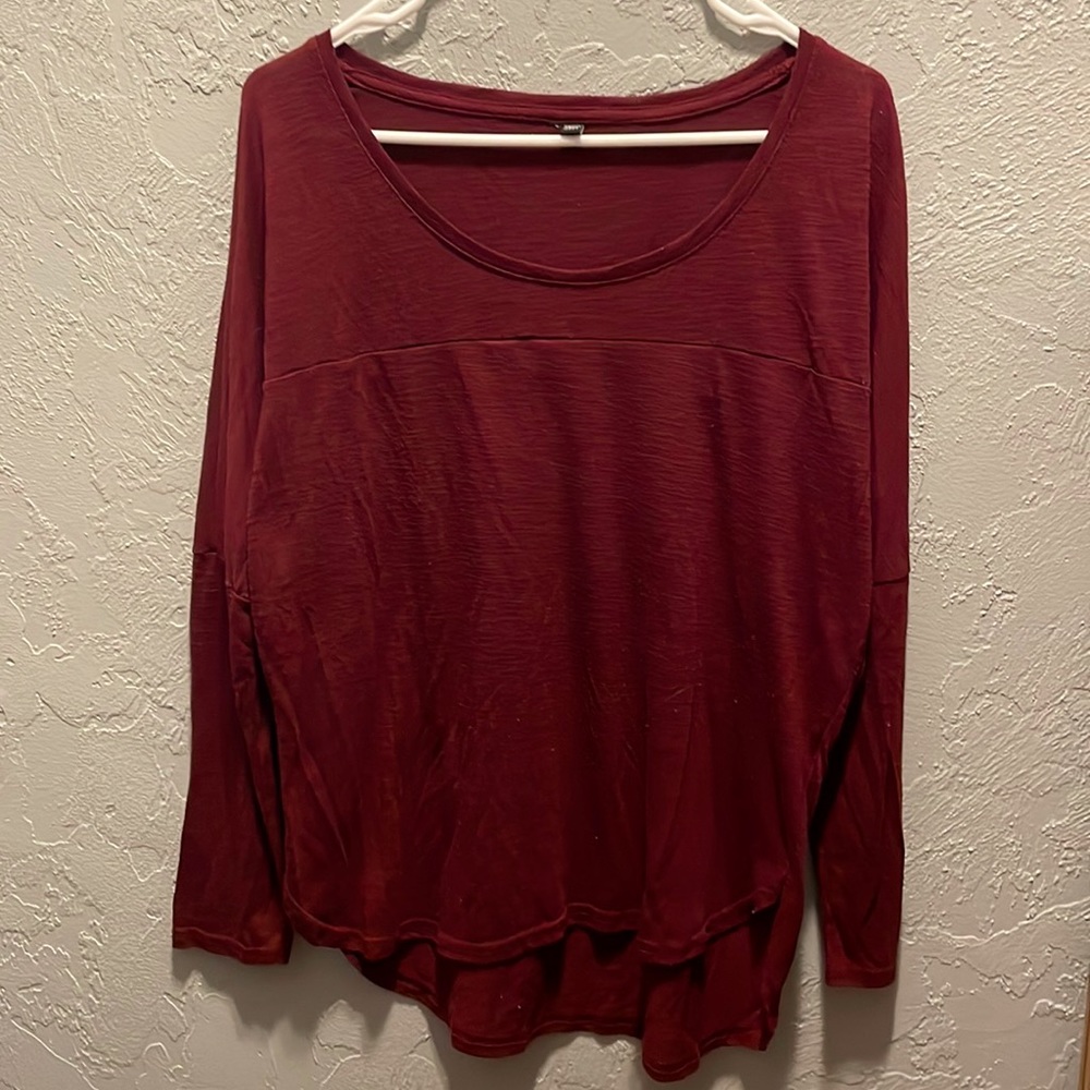 Long-sleeve maroon top